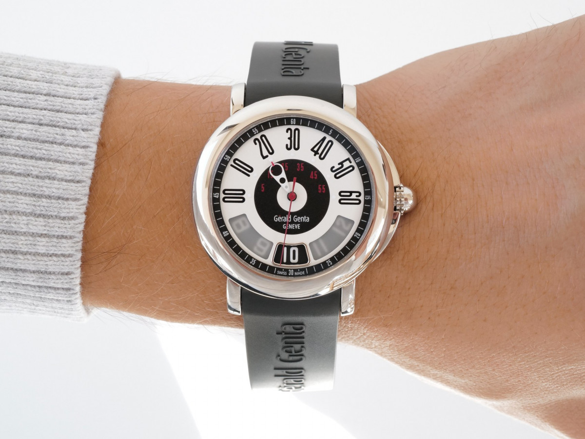 Швейцарський годинник Gerald Genta Arena Sport Retro Jumping Hour Automatic