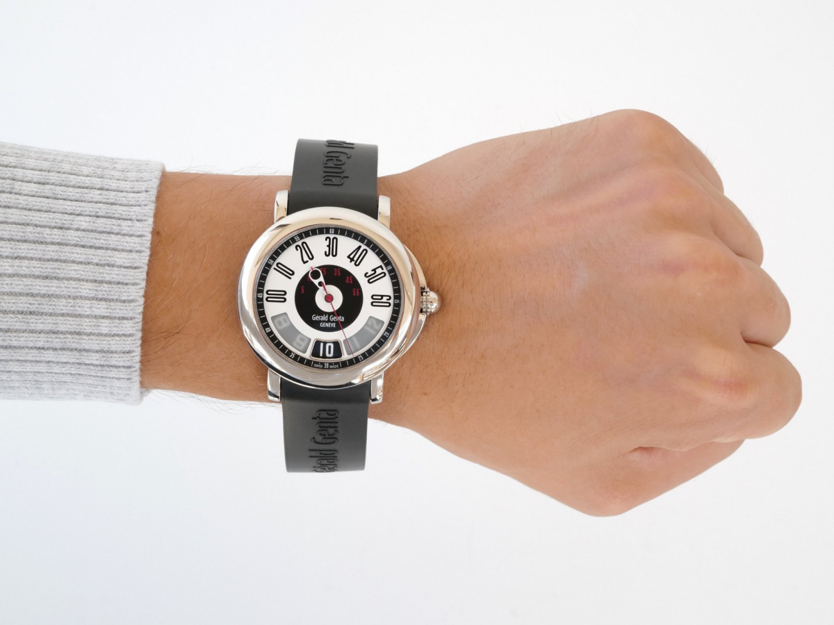 Швейцарський годинник Gerald Genta Arena Sport Retro Jumping Hour Automatic