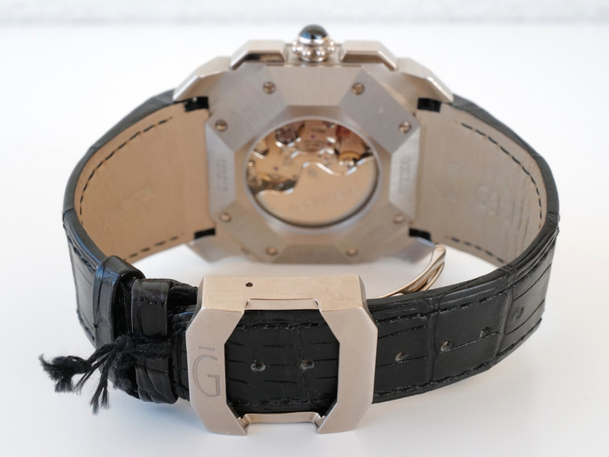 Швейцарський годинник Gerald Genta Octo Quatro Retro Chronograph Jumping Hour 18K White Gold