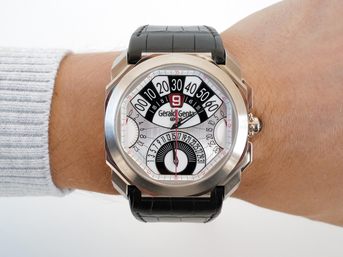 Швейцарський годинник Gerald Genta Octo Quatro Retro Chronograph Jumping Hour 18K White Gold