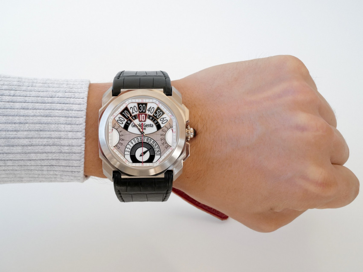 Швейцарський годинник Gerald Genta Octo Quatro Retro Chronograph Jumping Hour 18K White Gold