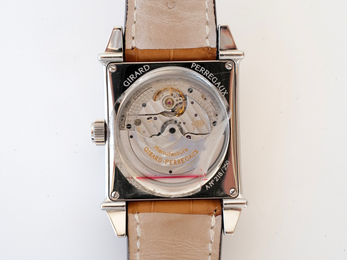 Швейцарские часы Girard Perregaux Vintage 1945 King Size Big Date Limited Edition