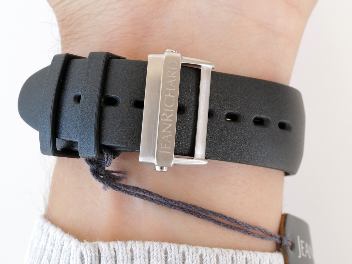 Швейцарський годинник JeanRichard Paramount Sebring Linear Power Reserve Limited Edition