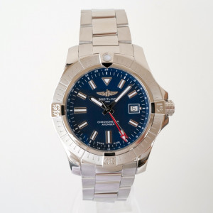 Швейцарские часы Breitling Avenger Automatic GMT 45 Blue Dial