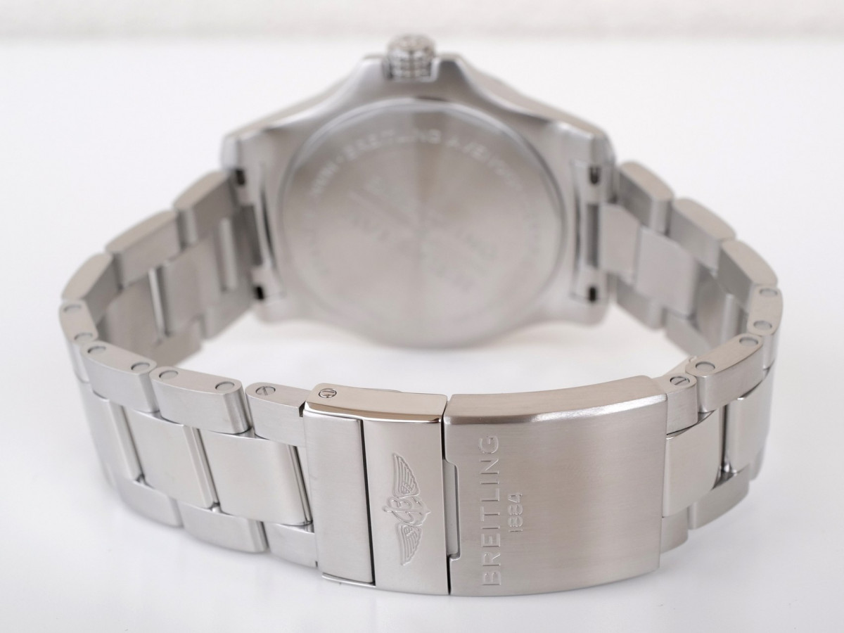 Швейцарские часы Breitling Avenger Automatic GMT 45 Blue Dial