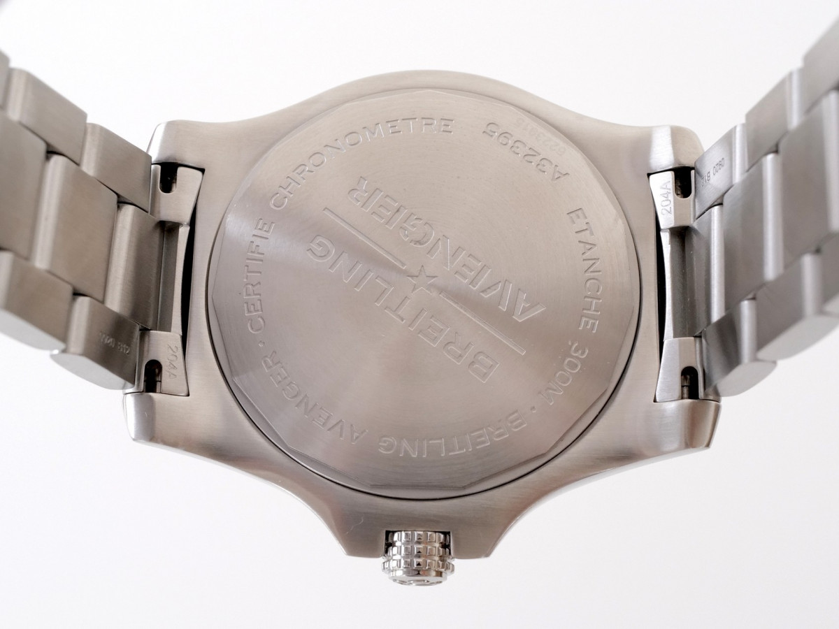 Швейцарские часы Breitling Avenger Automatic GMT 45 Blue Dial