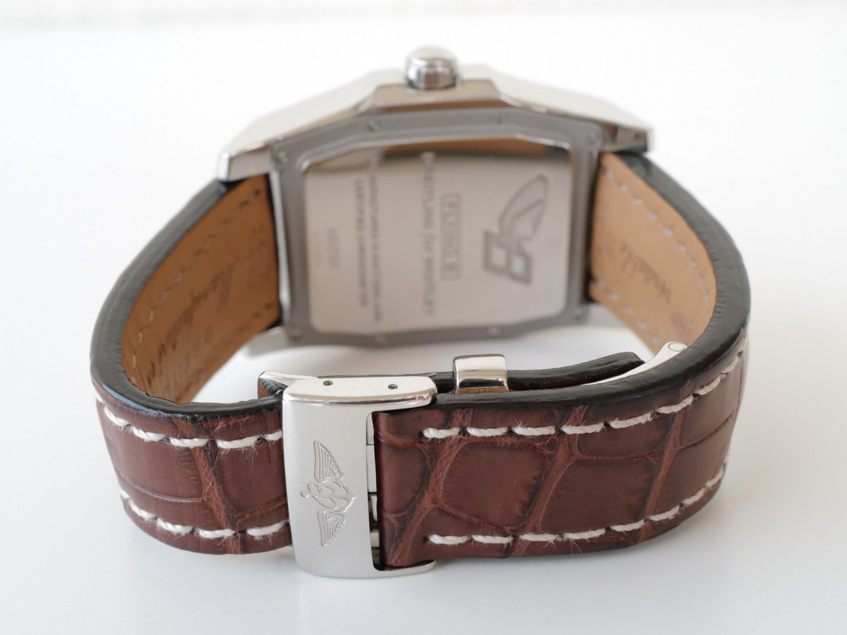 Швейцарський годинник Breitling Bentley Flying B Jumping Hour