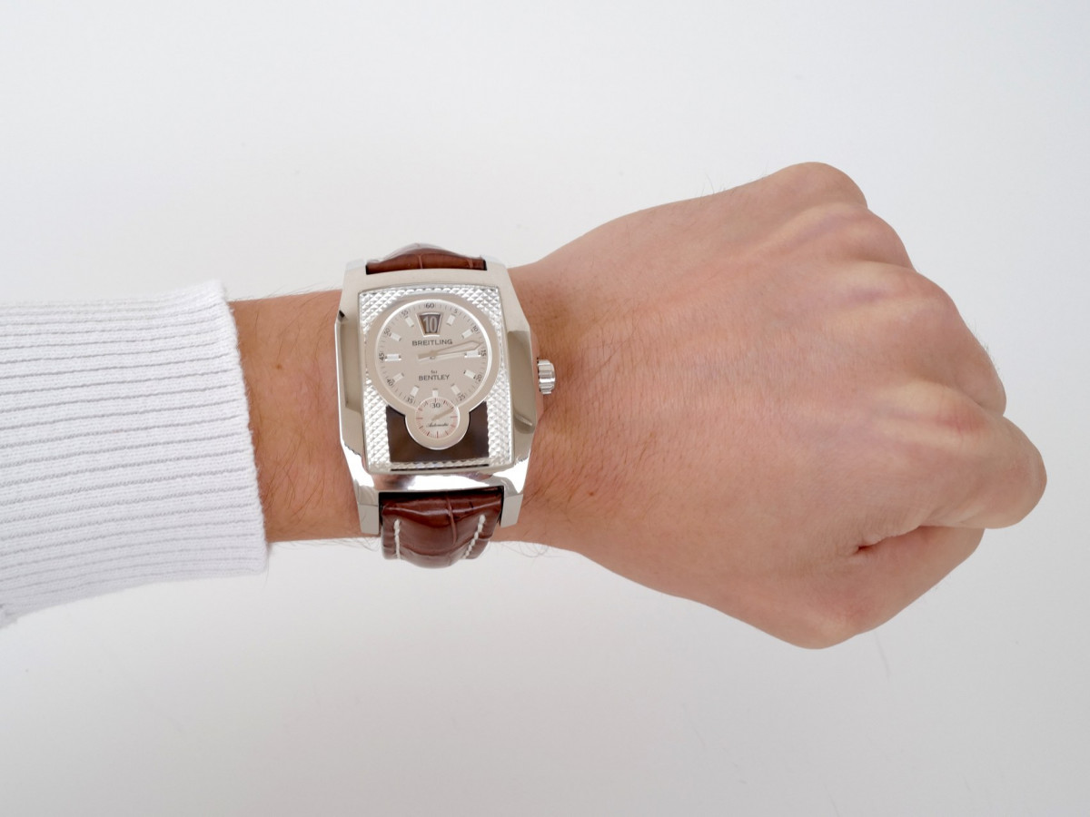 Швейцарський годинник Breitling Bentley Flying B Jumping Hour