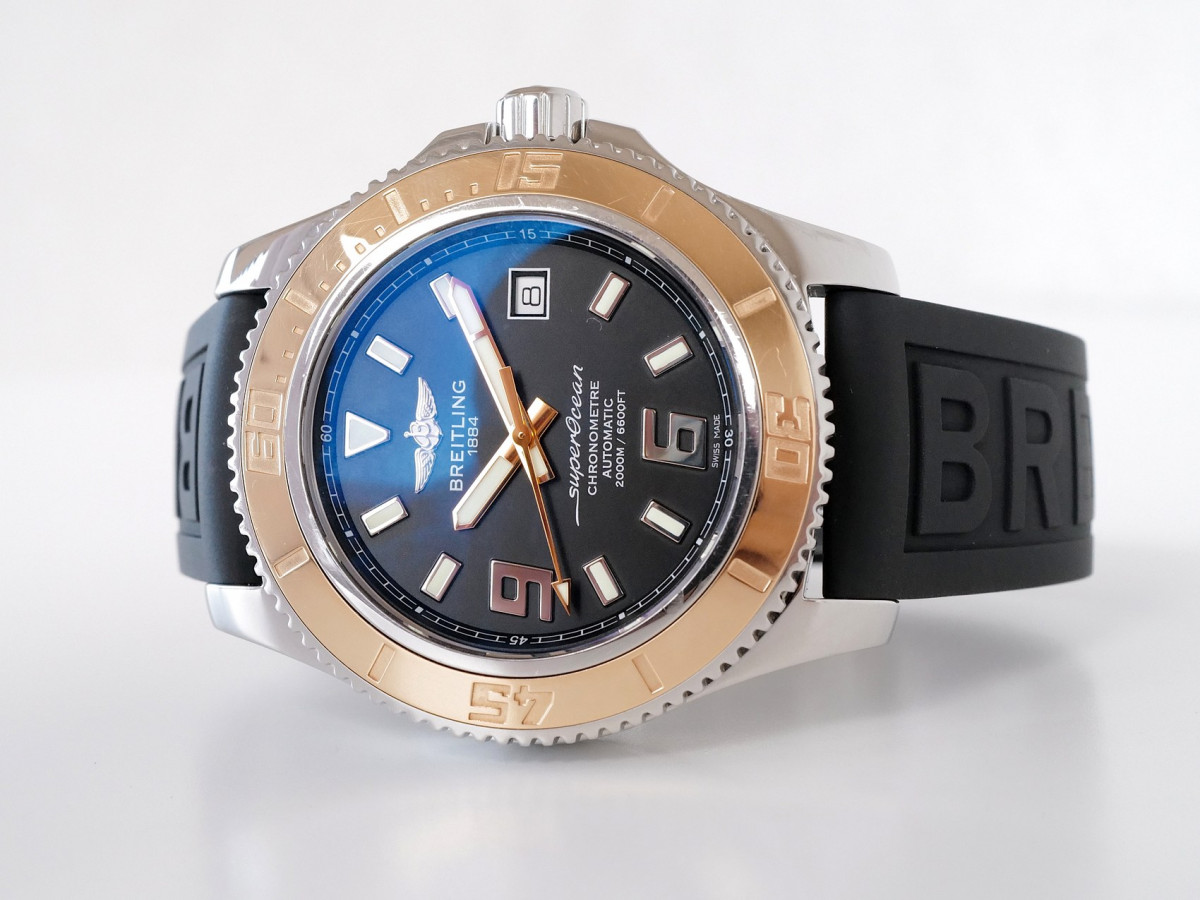 Швейцарские часы Breitling SuperOcean 44 Gold Steel