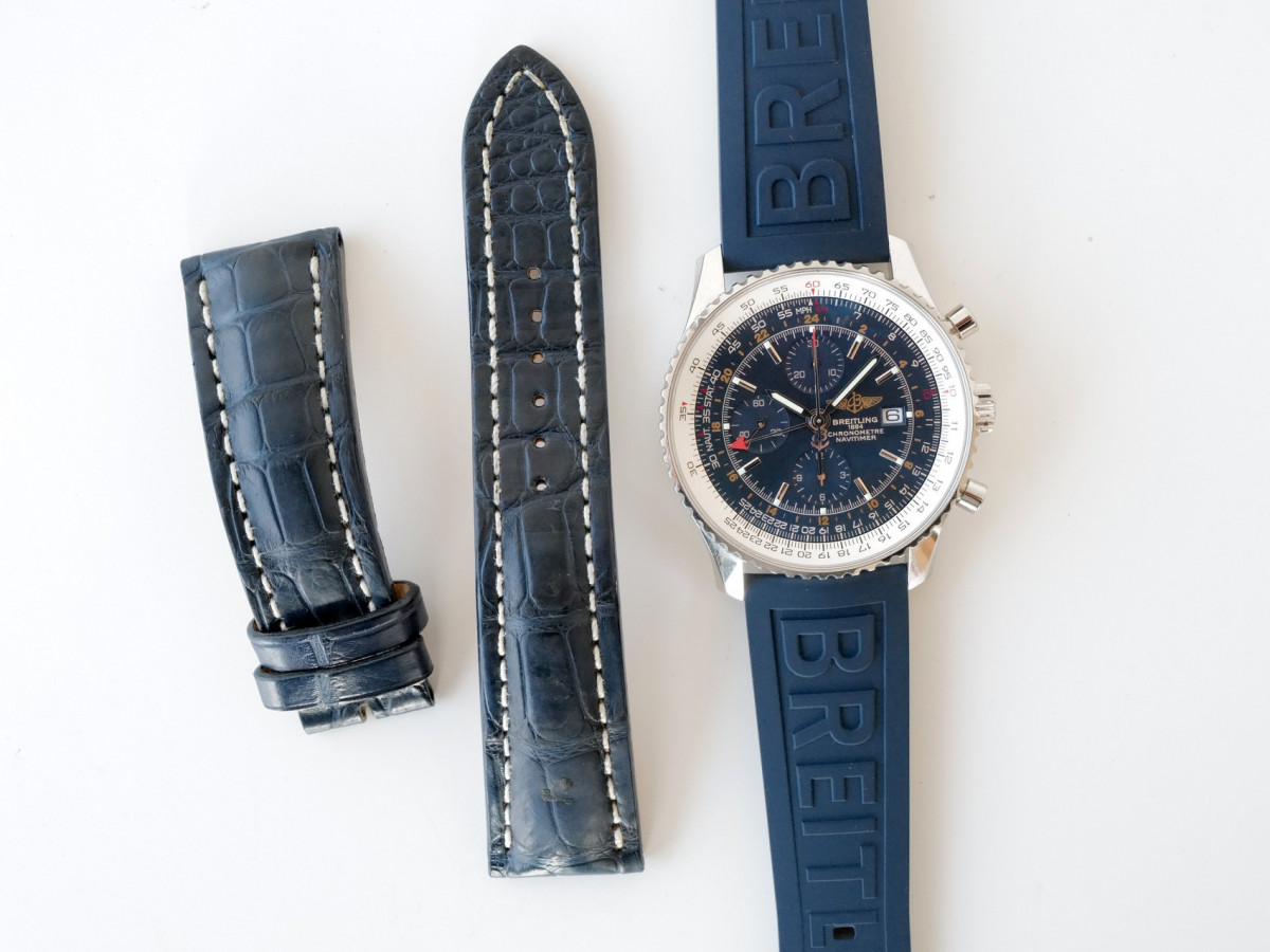 Швейцарские часы Breitling Navitimer World Chronograph GMT Blue Dial