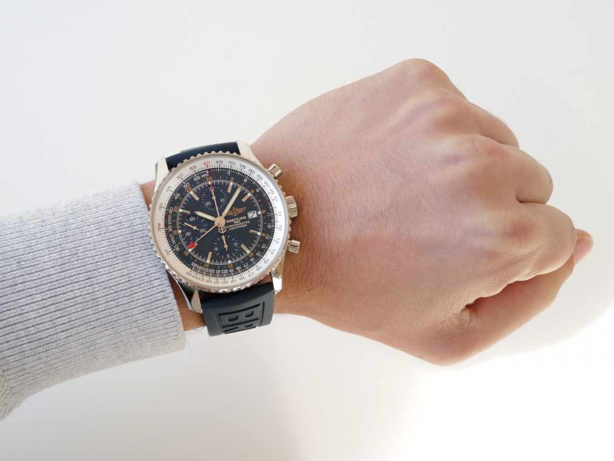 Швейцарские часы Breitling Navitimer World Chronograph GMT Blue Dial