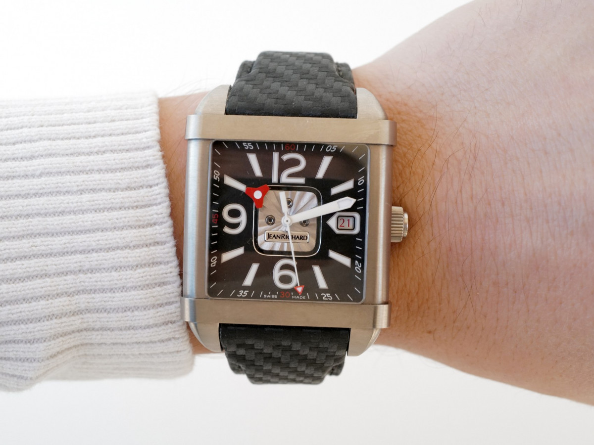 Швейцарський годинник JeanRichard Paramount Time Square Titanium