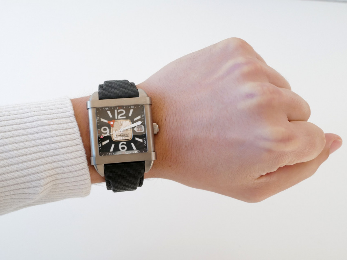 Швейцарський годинник JeanRichard Paramount Time Square Titanium