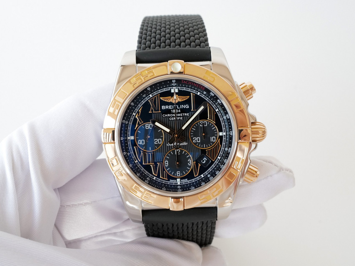 Швейцарський годинник Breitling Chronomat 44 Steel Gold Arabic Numerals Rubber Strap