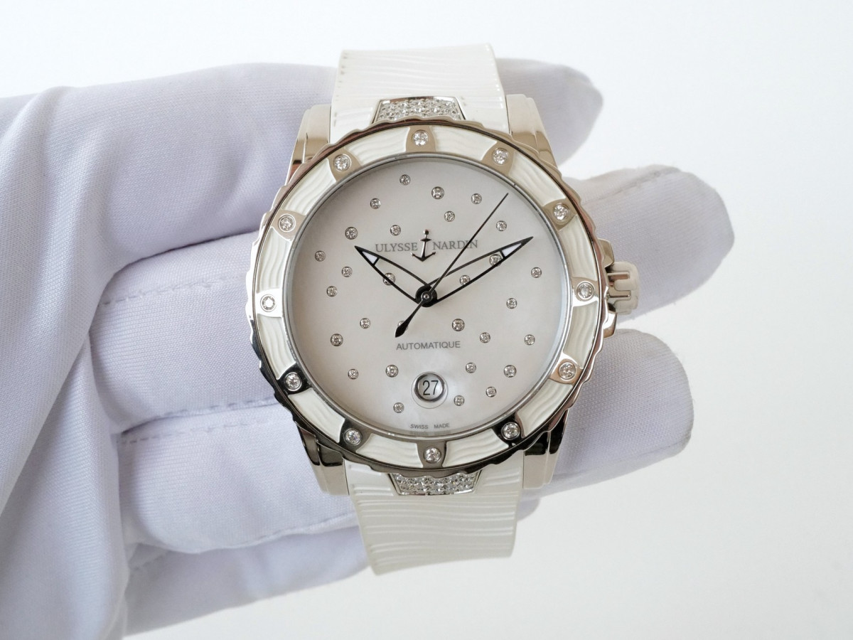Швейцарские часы Ulysse Nardin Lady Diver Starry Night MOP Diamond Dial