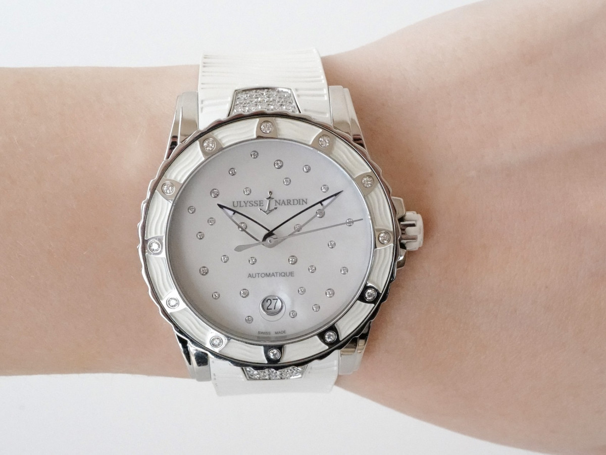 Швейцарские часы Ulysse Nardin Lady Diver Starry Night MOP Diamond Dial