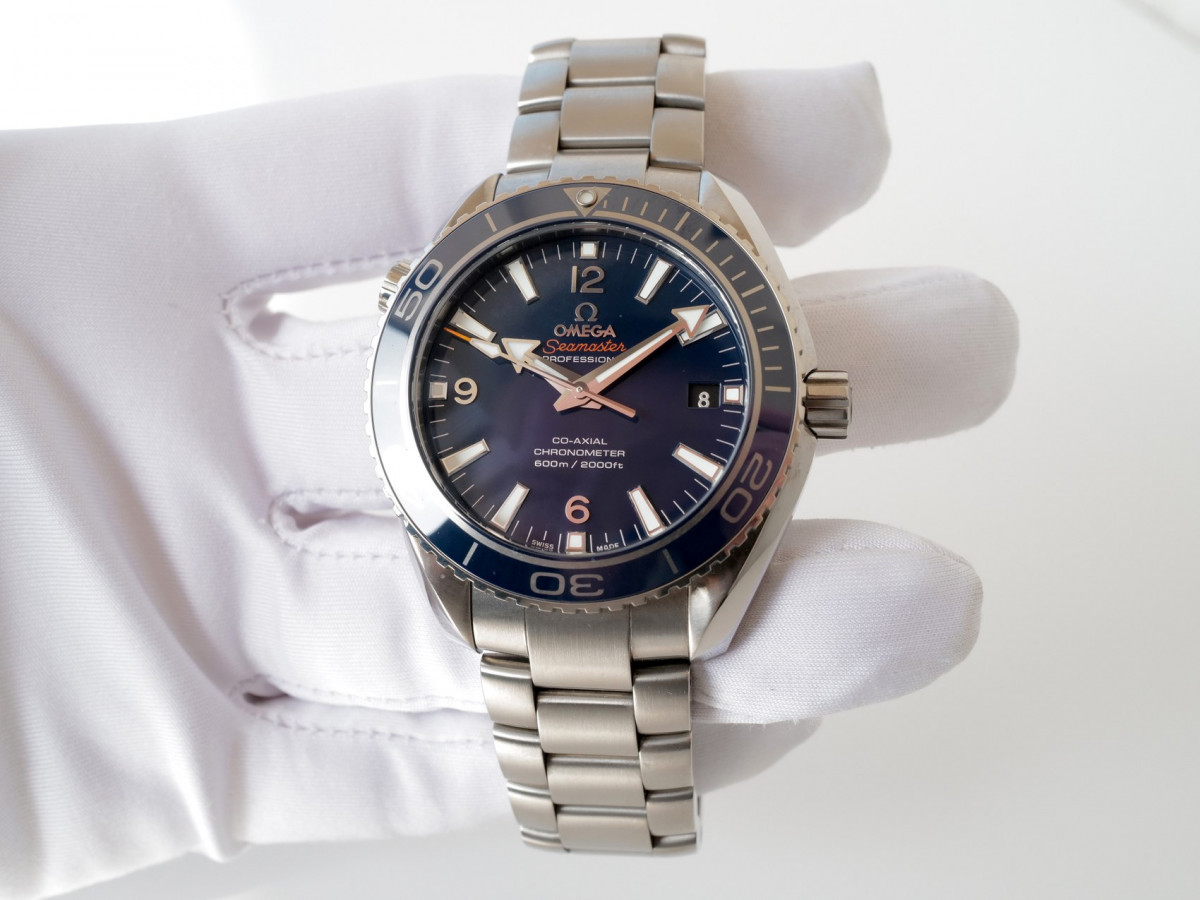 Swiss watch Omega Seamaster Planet Ocean 600M Titanium Blue Dial Co-Axial