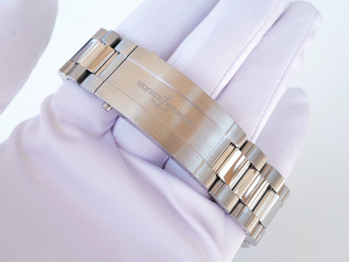 Swiss watch Ulysse Nardin Maxi Marine Diver Titanium Black Dial