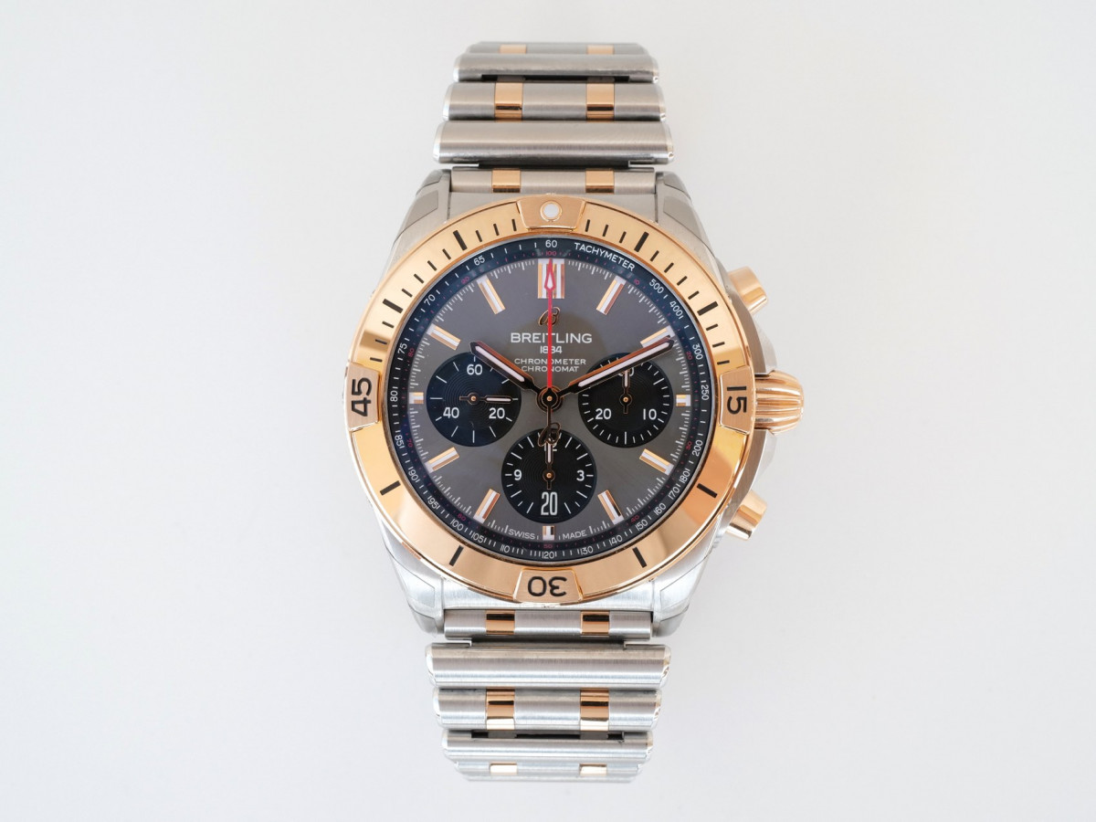 Швейцарские часы Breitling Chronomat B01 42 Steel Rose Gold Anthracite Dial