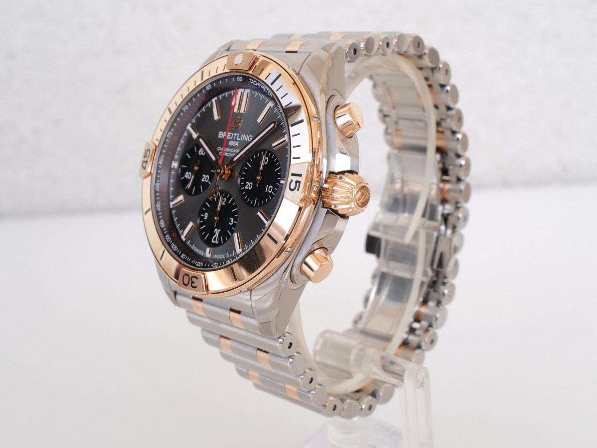 Швейцарские часы Breitling Chronomat B01 42 Steel Rose Gold Anthracite Dial