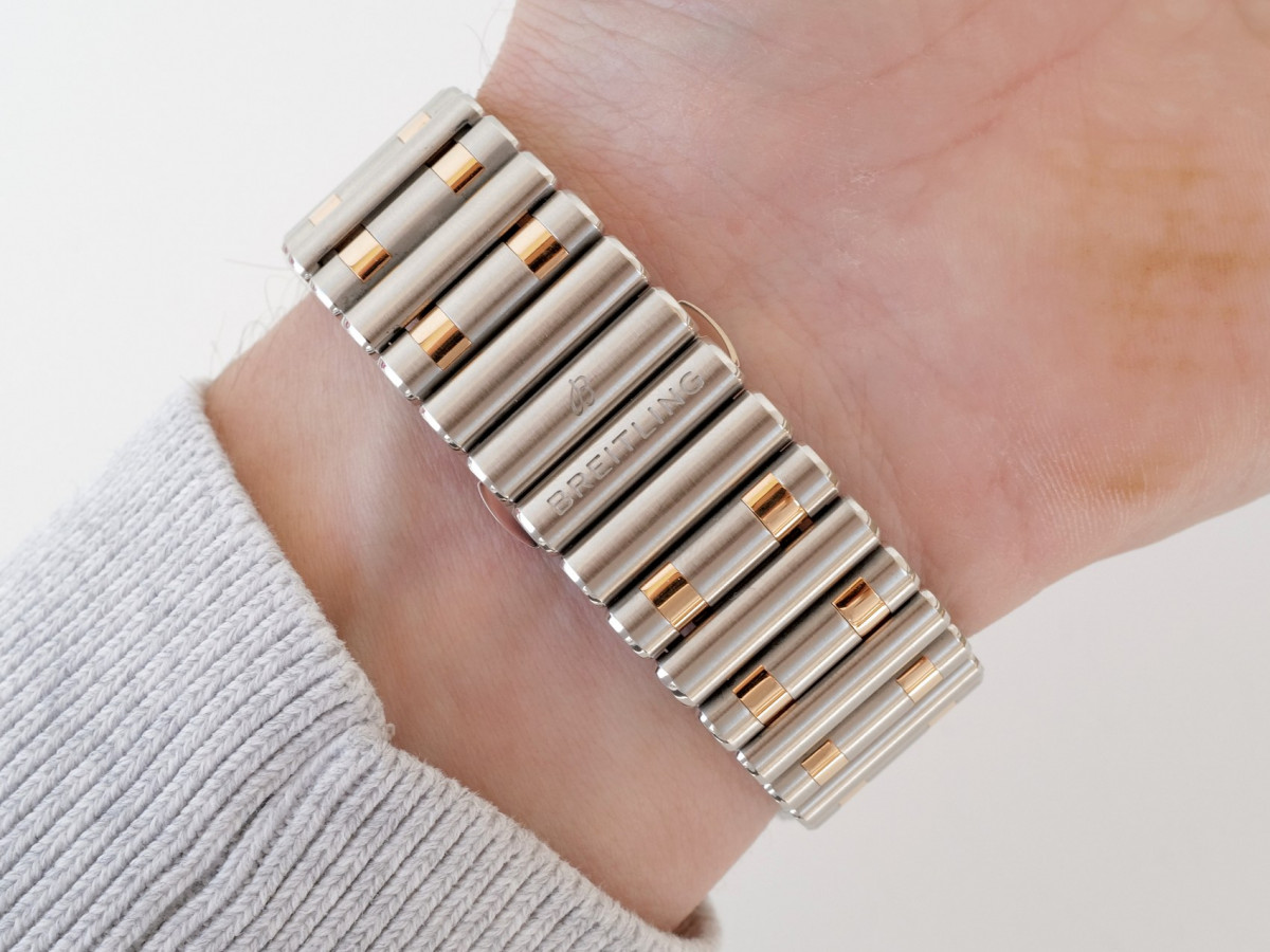 Швейцарские часы Breitling Chronomat B01 42 Steel Rose Gold Anthracite Dial