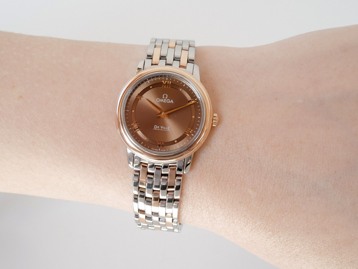 Швейцарские часы Omega De Ville Prestige Quartz 27 Gold Steel