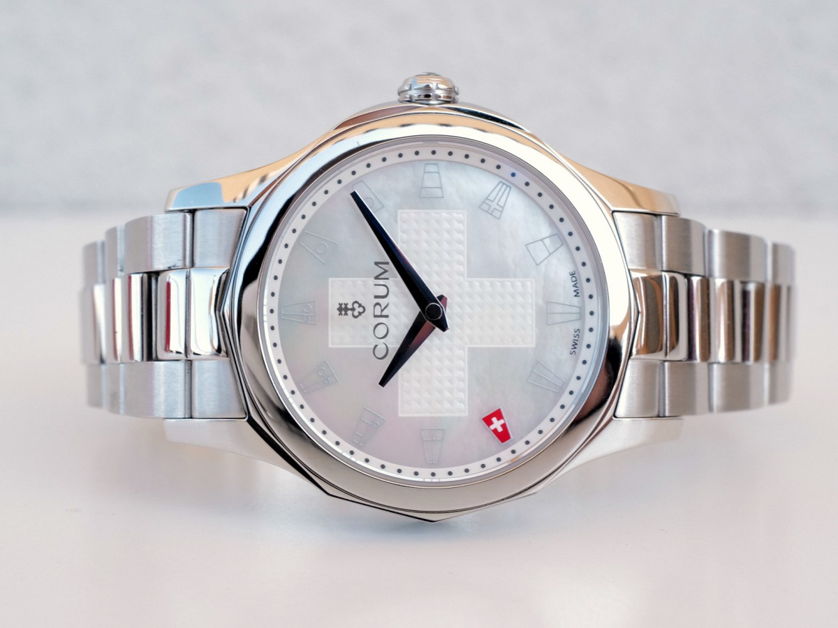 Швейцарський годинник Corum Admiral Legend 32 Automatic MOP Dial