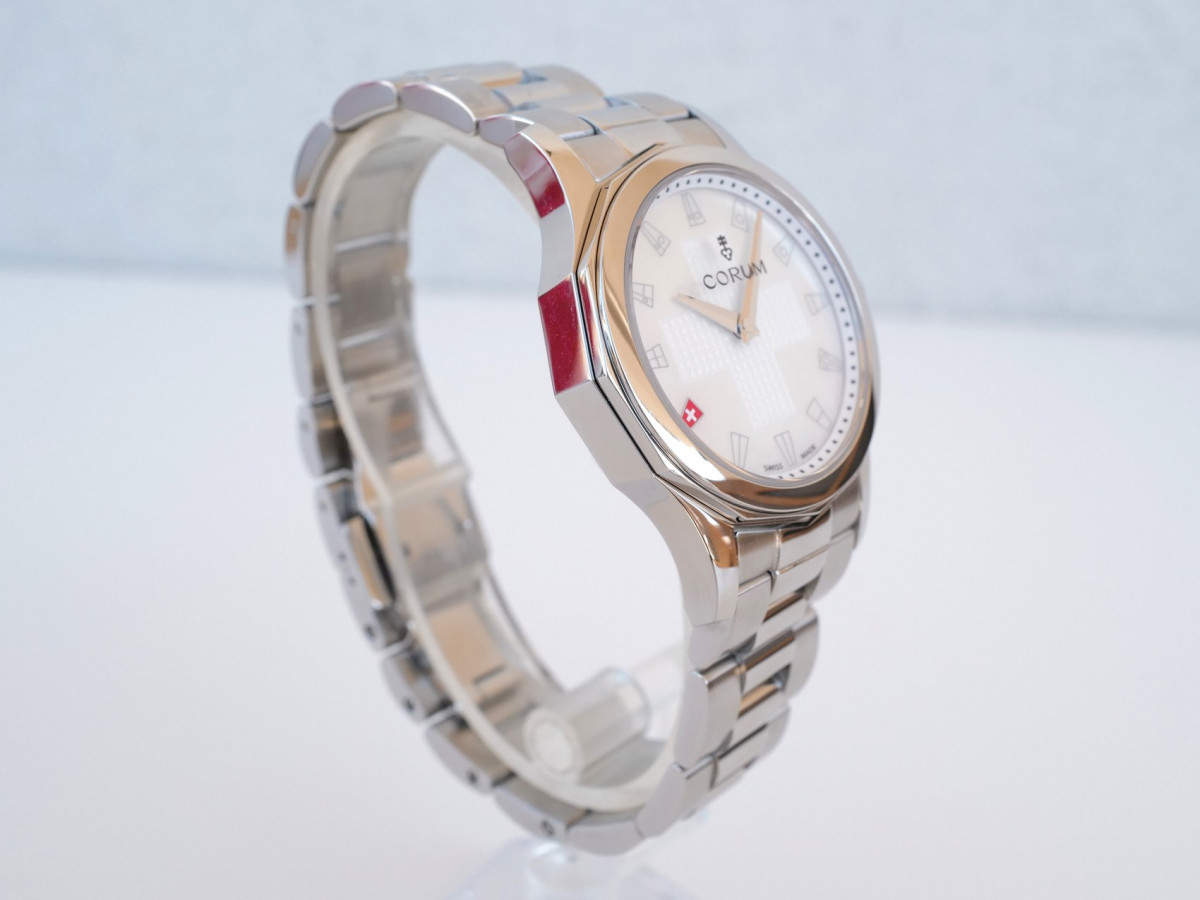 Швейцарський годинник Corum Admiral Legend 32 Automatic MOP Dial