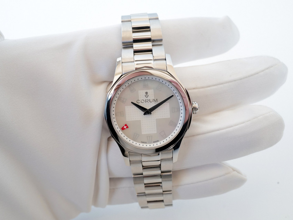 Швейцарський годинник Corum Admiral Legend 32 Automatic MOP Dial