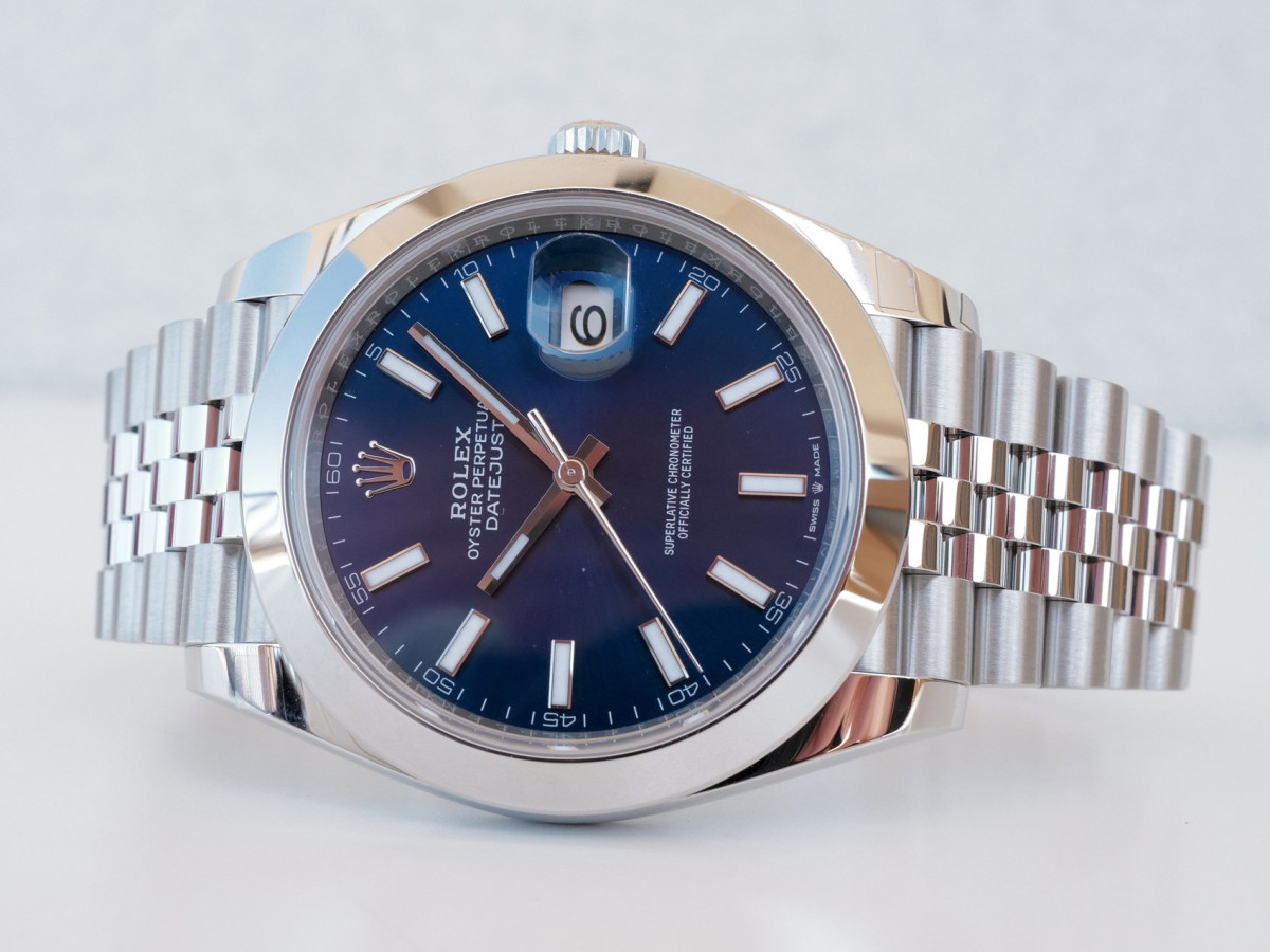 Швейцарський годинник Rolex Datejust 41 Blue Dial Domed Bezel Jubilee Bracelet