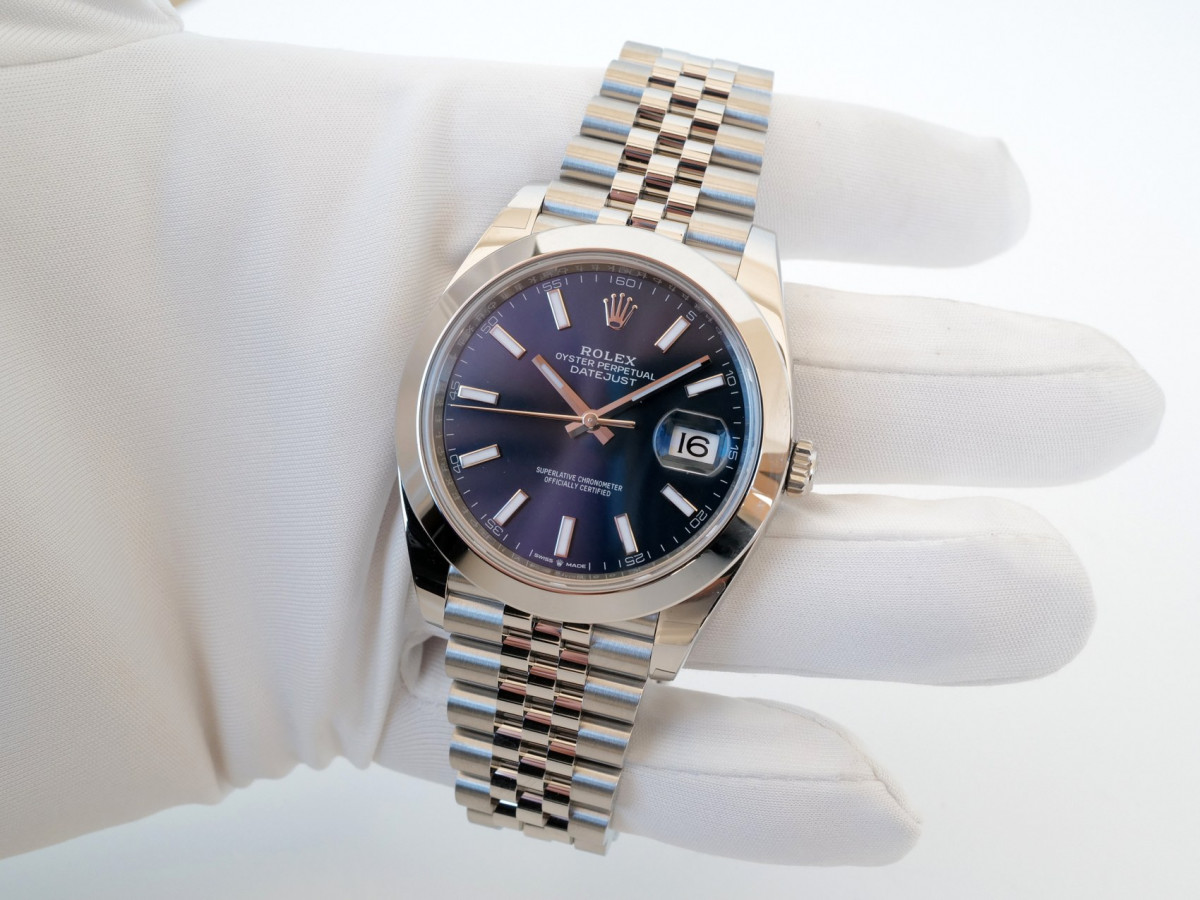 Швейцарський годинник Rolex Datejust 41 Blue Dial Domed Bezel Jubilee Bracelet