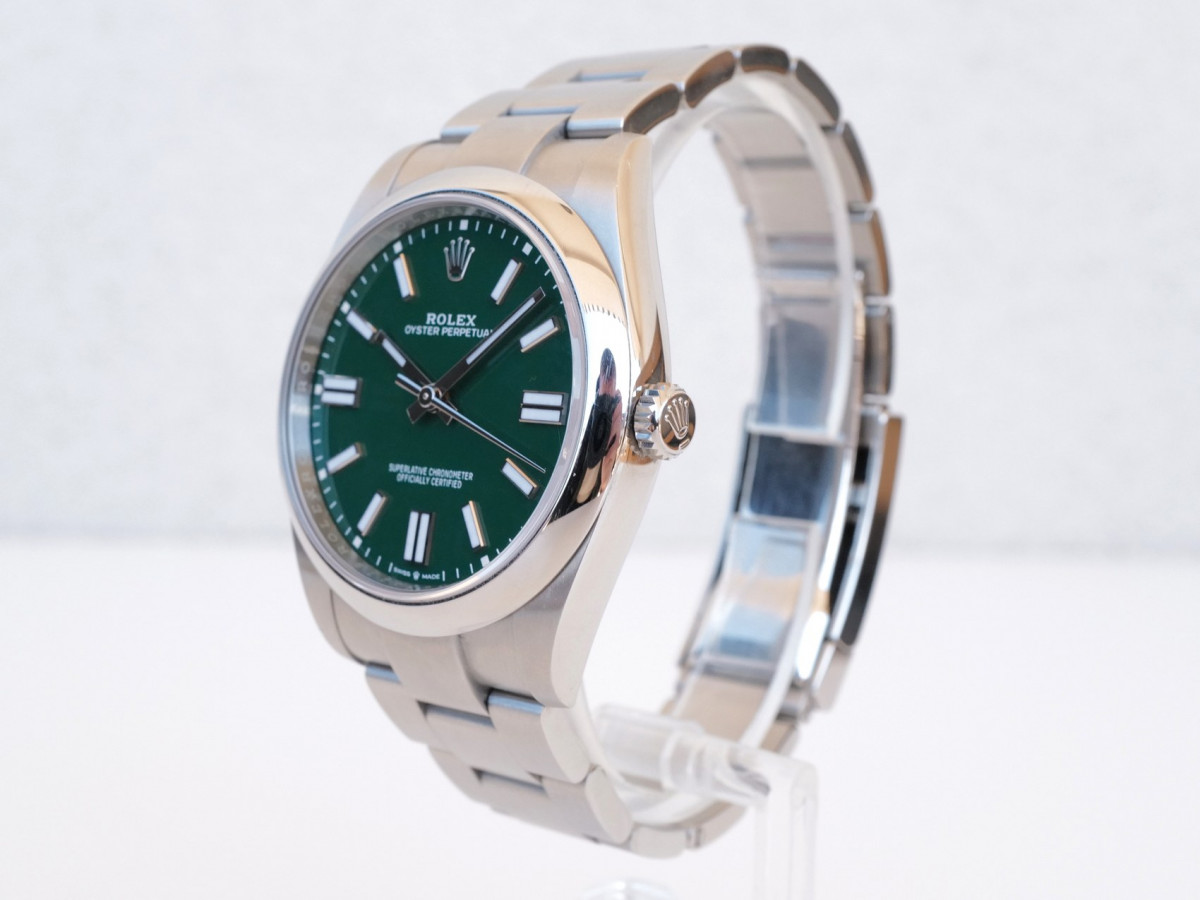 Швейцарський годинник Rolex Oyster Perpetual 41 Green Dial
