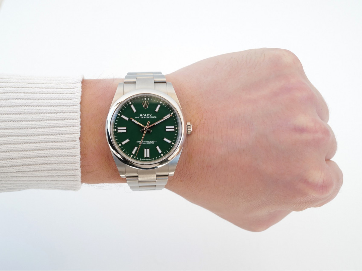 Швейцарський годинник Rolex Oyster Perpetual 41 Green Dial