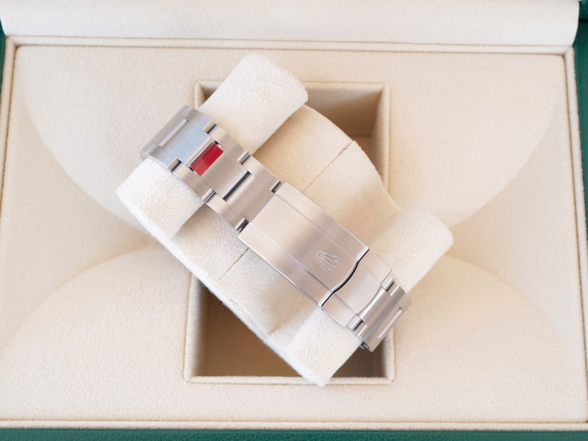 Швейцарський годинник Rolex Oyster Perpetual 41 Green Dial