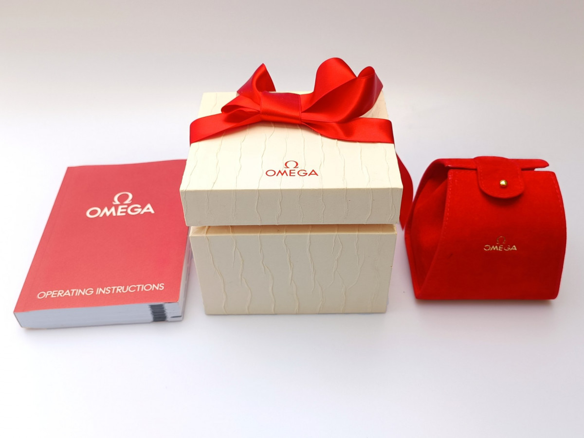 Швейцарские часы Omega Constellation Quadrella Quartz 18K Rose Gold MOP Dial