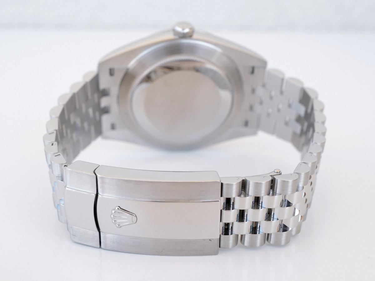 Швейцарський годинник Rolex Datejust 41 Blue Dial Diamond Bezel Jubilee Bracelet