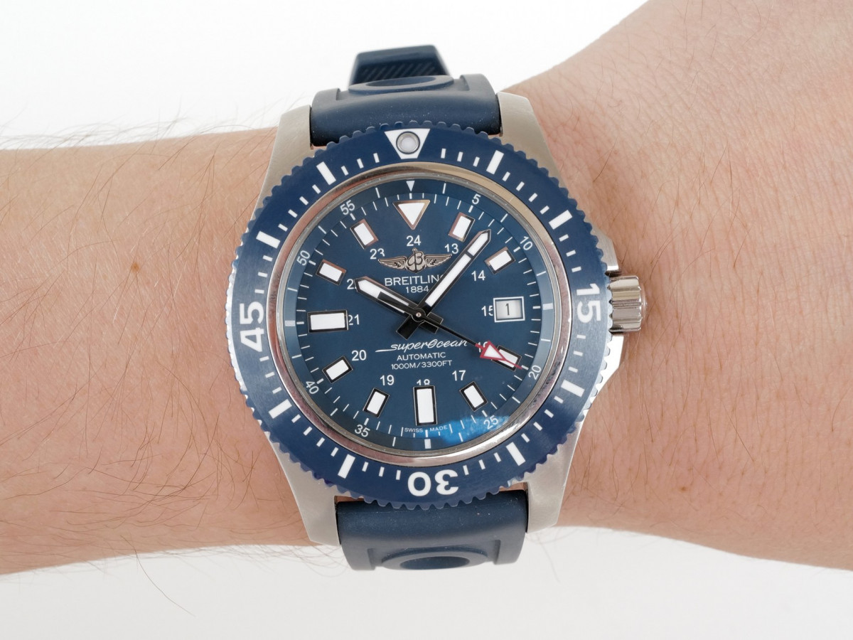 Швейцарський годинник Breitling Superocean 44 Blue Dial