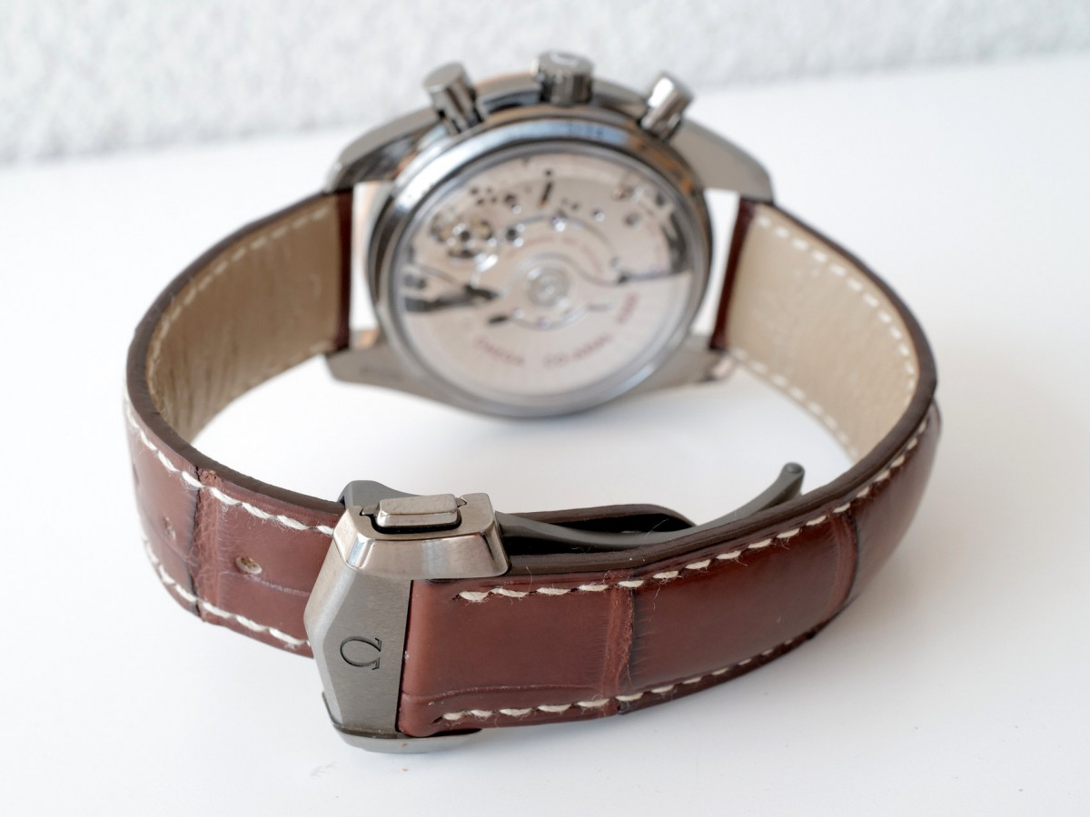 Швейцарський годинник Omega Speedmaster Moonwatch Grey Side of the Moon Meteorite Dial Ceramic