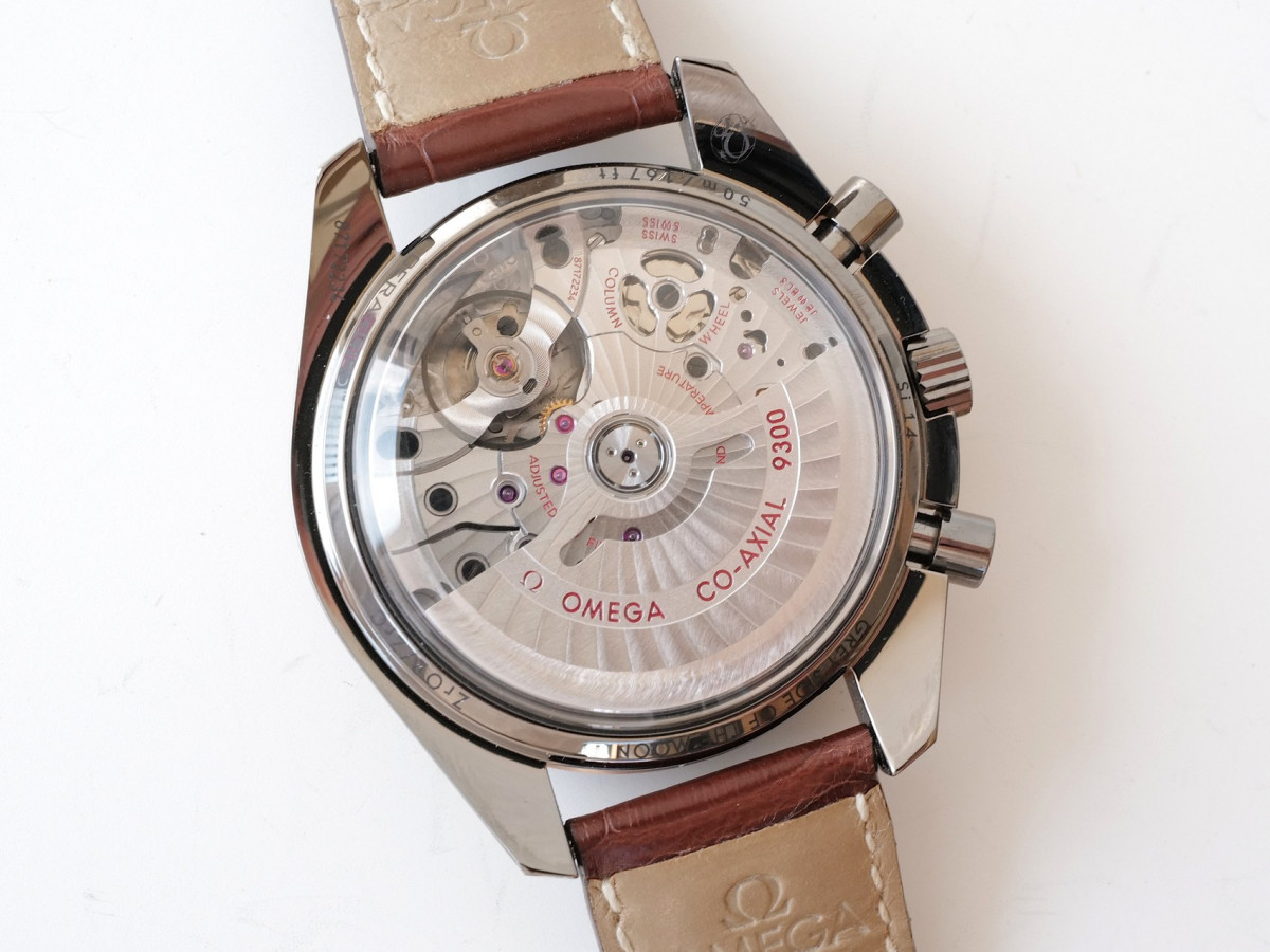 Швейцарський годинник Omega Speedmaster Moonwatch Grey Side of the Moon Meteorite Dial Ceramic