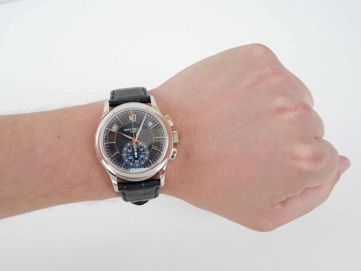 Швейцарський годинник Patek Philippe Complications Annual Calendar Flyback Chronograph Platinum 950 Blue Dial