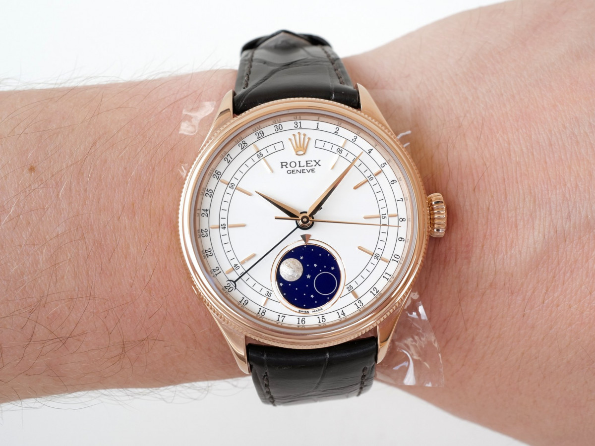 Швейцарские часы Rolex Cellini Moonphase 18K Rose Gold White Dial Black Strap Discontinued