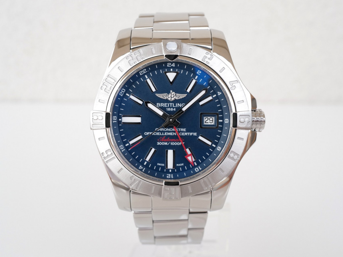 Швейцарские часы Breitling Avenger II GMT 43 Blue Dial Automatic
