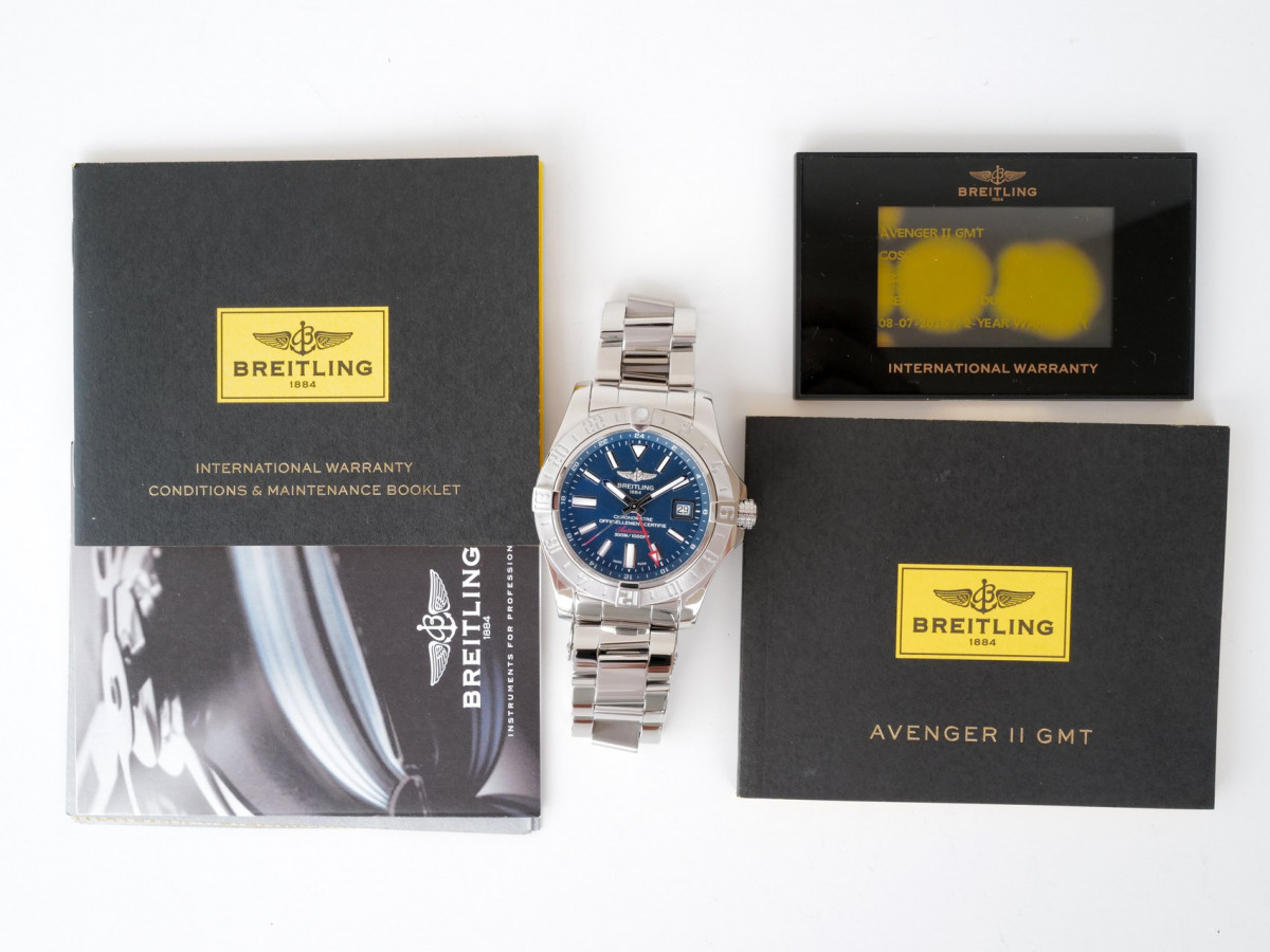 Швейцарские часы Breitling Avenger II GMT 43 Blue Dial Automatic