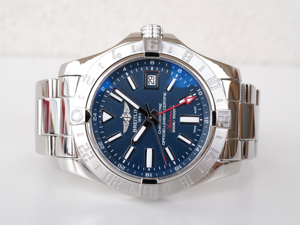 Швейцарские часы Breitling Avenger II GMT 43 Blue Dial Automatic