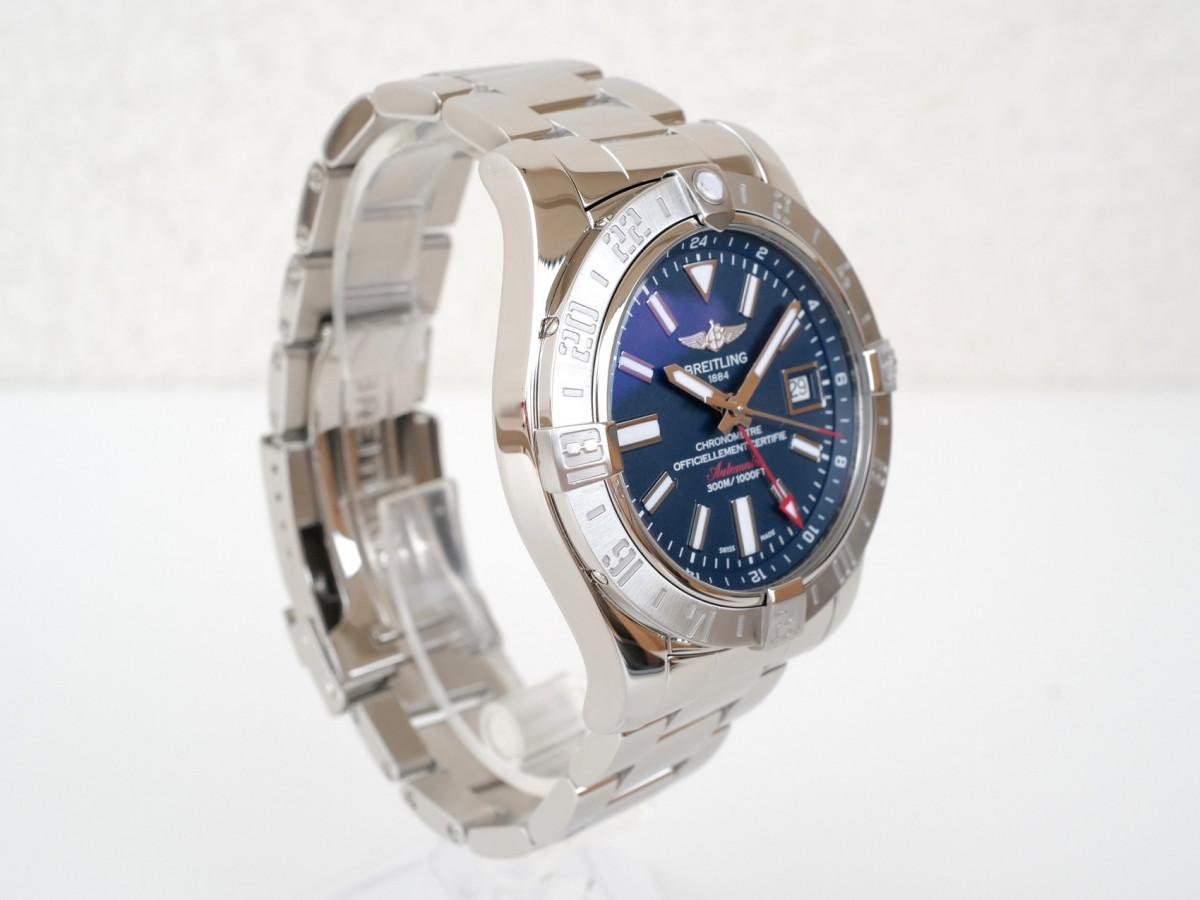 Швейцарские часы Breitling Avenger II GMT 43 Blue Dial Automatic