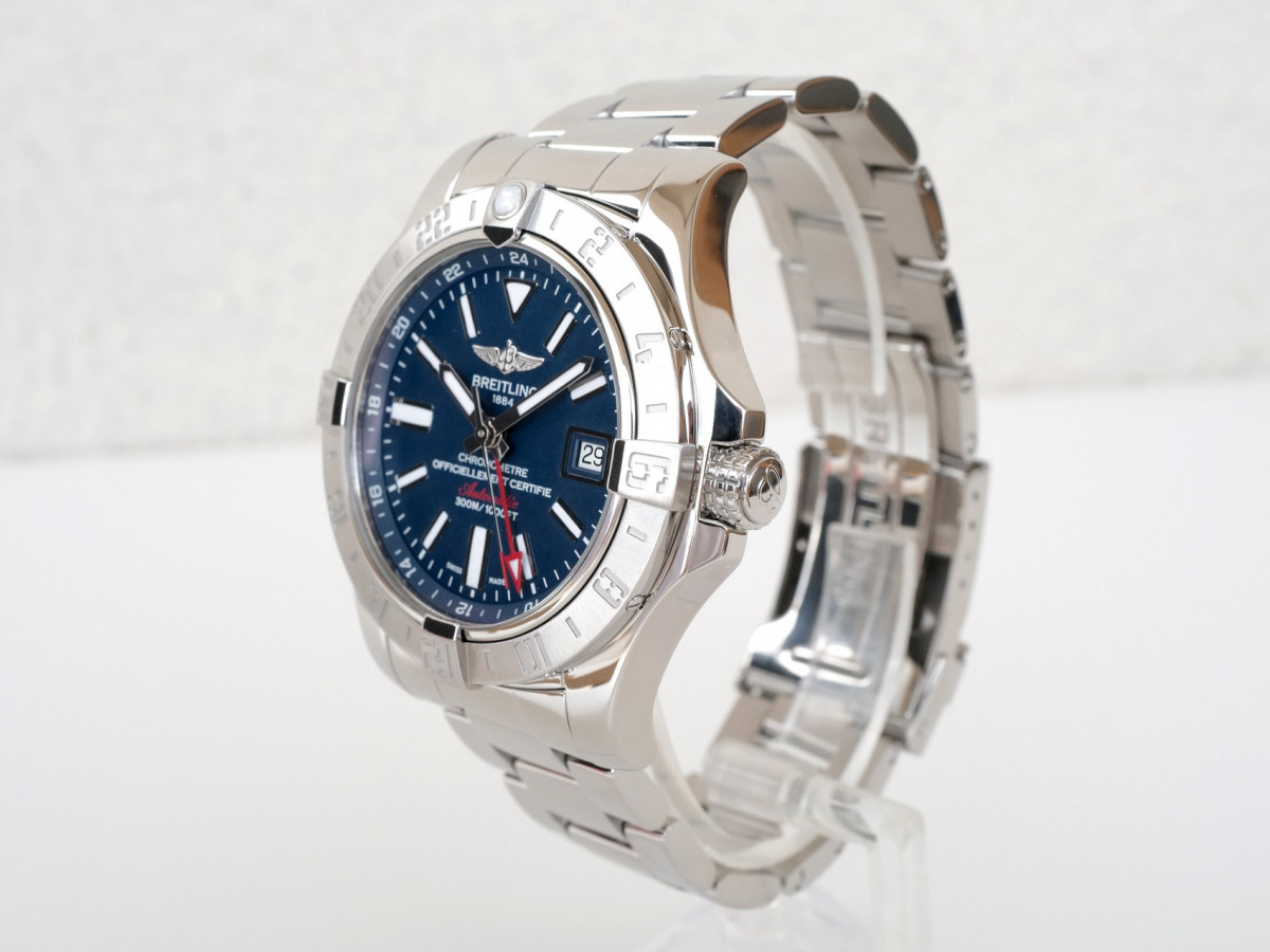 Швейцарские часы Breitling Avenger II GMT 43 Blue Dial Automatic