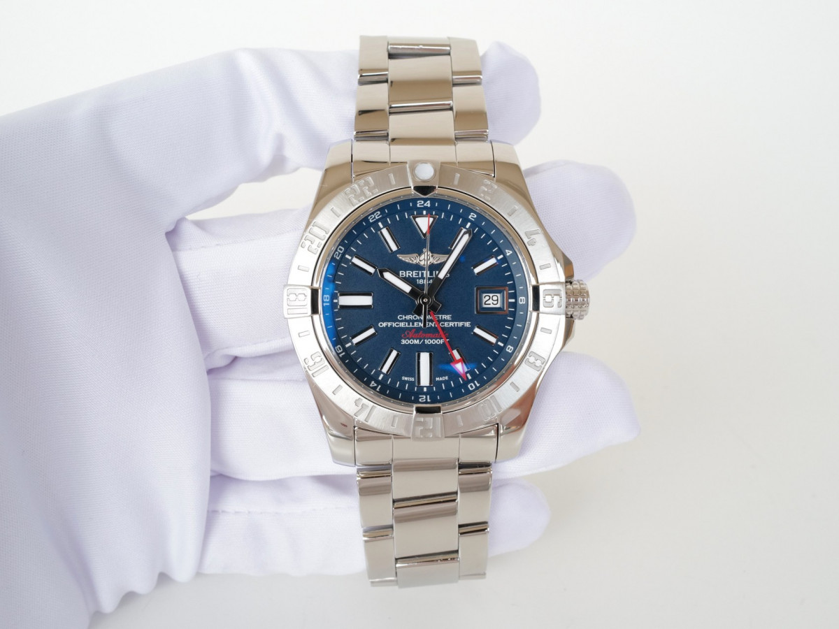 Швейцарские часы Breitling Avenger II GMT 43 Blue Dial Automatic