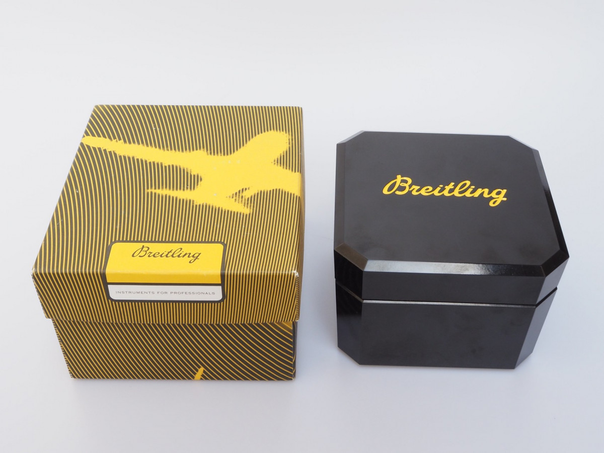 Швейцарские часы Breitling Crosswind Special Edition Chronograph Big Date 18K Yellow Gold 44mm MOP Dial