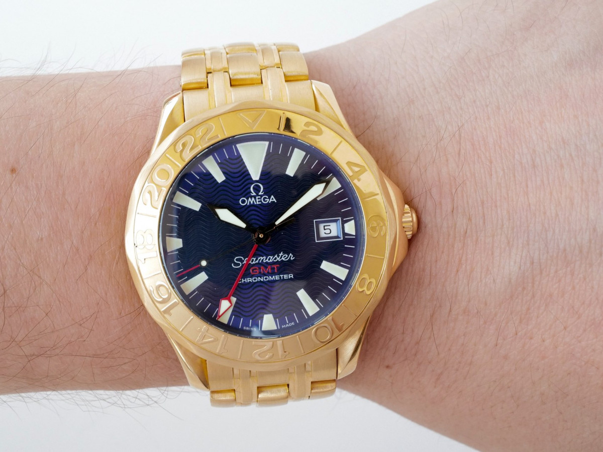 Swiss watch Omega Seamaster Diver 300M 18K Yellow Gold Blue Dial