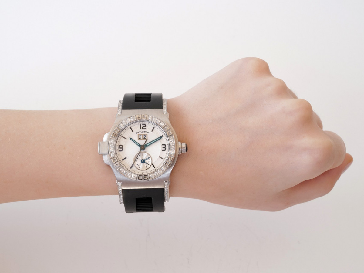 Швейцарський годинник Jorg Hysek Abyss GMT Diamonds